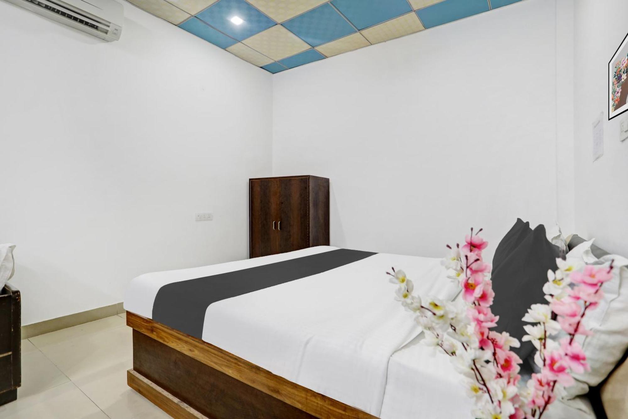 Oyo68974普拉塔普广场酒店 珀勒德布尔 外观 照片